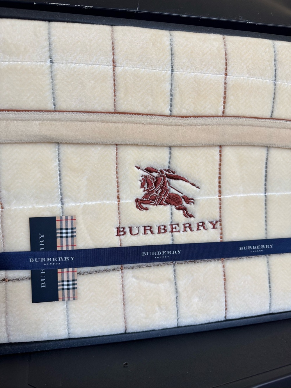 New Burberry Nova Check Equestrian Cotton Blanket - Picture 2 of 4